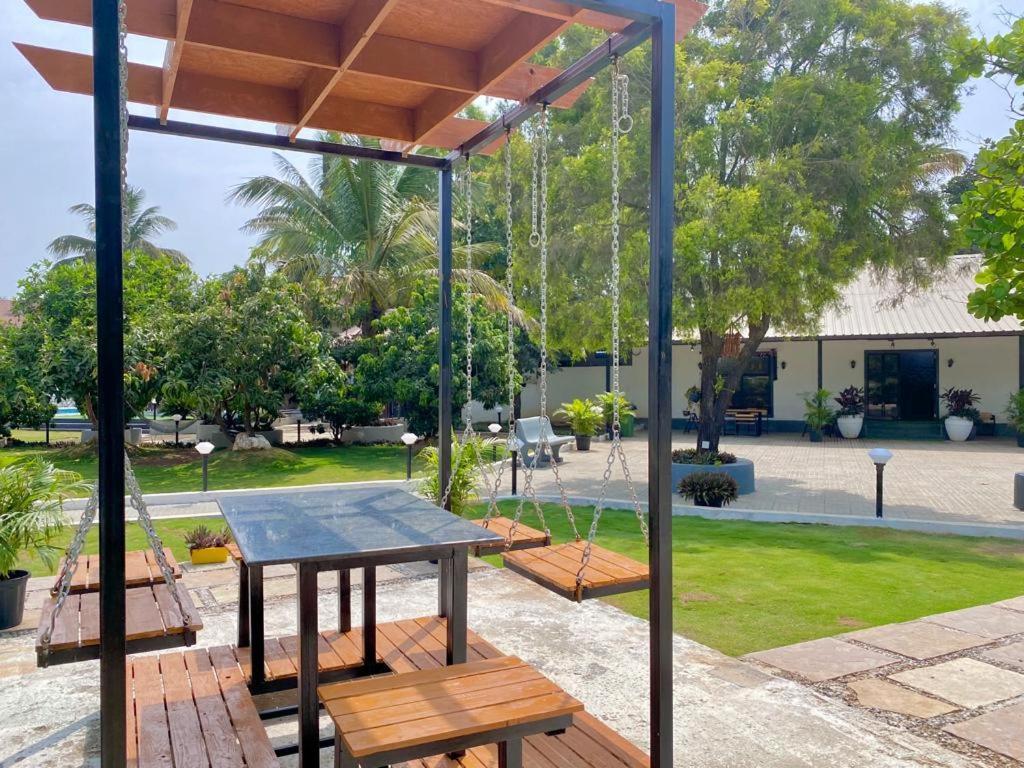Glass House With Pvt Pool By Miracle Resort & Villa Lonavala Exterior foto